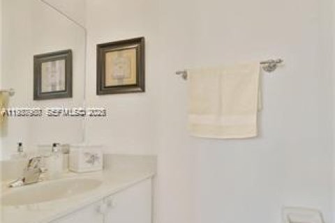 Villa ou maison à louer à Miramar, Floride: 4 chambres, 242.75 m2 № 2051245 - photo 18