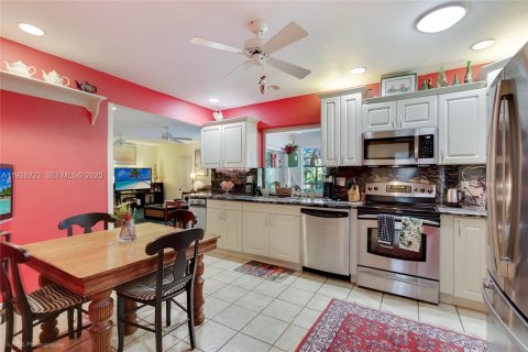 Купить виллу или дом в Плантация, Флорида 4 спальни, 272.2м2, № 1988608 - фото 12