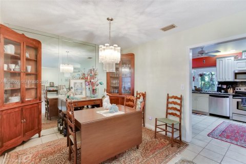 Купить виллу или дом в Плантация, Флорида 4 спальни, 272.2м2, № 1988608 - фото 11