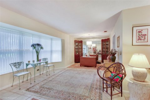 Купить виллу или дом в Плантация, Флорида 4 спальни, 272.2м2, № 1988608 - фото 10