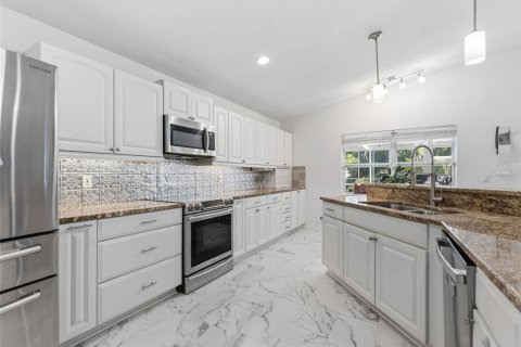 Villa ou maison à vendre à Tampa, Floride: 4 chambres, 192.87 m2 № 2151488 - photo 13