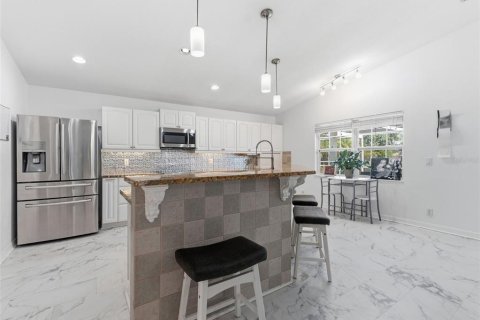 Villa ou maison à vendre à Tampa, Floride: 4 chambres, 192.87 m2 № 2151488 - photo 11