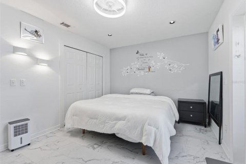 Villa ou maison à vendre à Tampa, Floride: 4 chambres, 192.87 m2 № 2151488 - photo 18