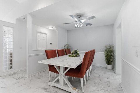 Villa ou maison à vendre à Tampa, Floride: 4 chambres, 192.87 m2 № 2151488 - photo 15