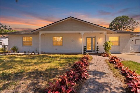 Villa ou maison à vendre à Tampa, Floride: 4 chambres, 192.87 m2 № 2151488 - photo 2