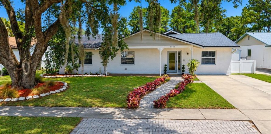 Villa ou maison à Tampa, Floride 4 chambres, 192.87 m2 № 2151488