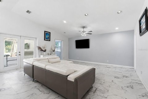 Villa ou maison à vendre à Tampa, Floride: 4 chambres, 192.87 m2 № 2151488 - photo 9