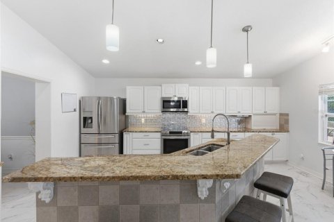 Villa ou maison à vendre à Tampa, Floride: 4 chambres, 192.87 m2 № 2151488 - photo 12