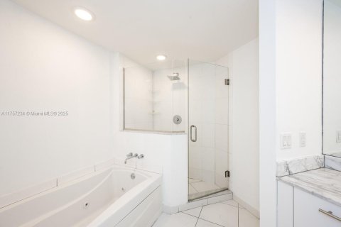 Condo in Miami, Florida, 2 bedrooms  № 1868816 - photo 7