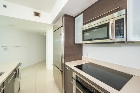 Condo in Miami, Florida, 2 bedrooms  № 1868816 - photo 16