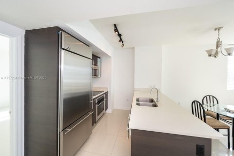 Condo in Miami, Florida, 2 bedrooms  № 1868816 - photo 18