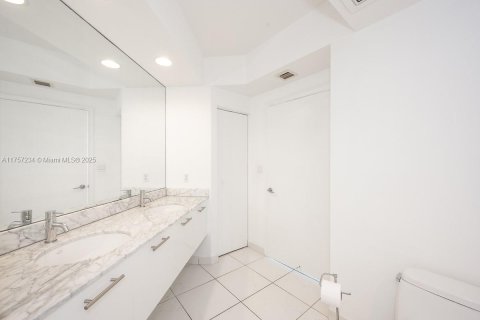 Condo in Miami, Florida, 2 bedrooms  № 1868816 - photo 5