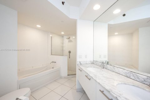 Condo in Miami, Florida, 2 bedrooms  № 1868816 - photo 8