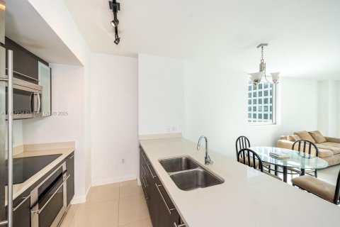 Condo in Miami, Florida, 2 bedrooms  № 1868816 - photo 17