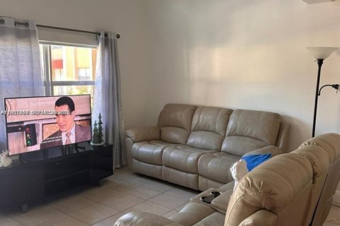 Condo in Hialeah, Florida, 1 bedroom № 2060197 - photo 4