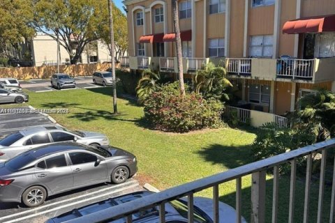 Condo in Hialeah, Florida, 1 bedroom  № 2060197