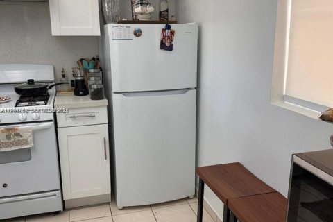 Condo in Hialeah, Florida, 1 bedroom № 2060197 - photo 3