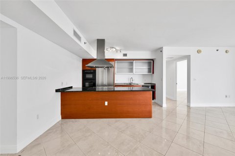 Condo in Hallandale Beach, Florida, 2 bedrooms № 2145806 - photo 13
