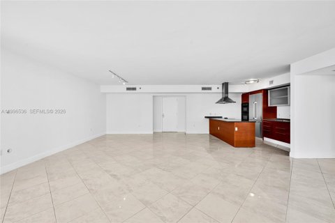 Condo in Hallandale Beach, Florida, 2 bedrooms № 2145806 - photo 9