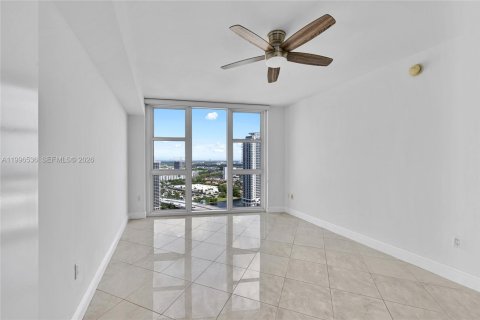 Condo in Hallandale Beach, Florida, 2 bedrooms № 2145806 - photo 21