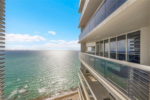 Condo in Hallandale Beach, Florida, 2 bedrooms  № 2145806