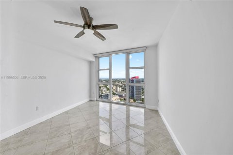 Condo in Hallandale Beach, Florida, 2 bedrooms № 2145806 - photo 20