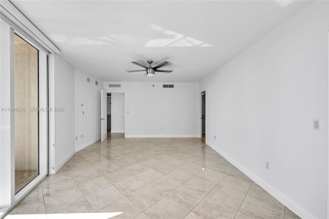 Condo in Hallandale Beach, Florida, 2 bedrooms № 2145806 - photo 22