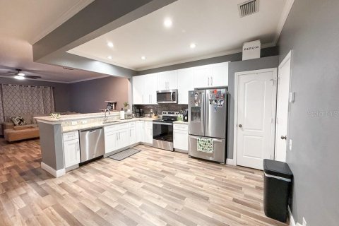 Touwnhouse à vendre à Tampa, Floride: 3 chambres, 150.97 m2 № 2217848 - photo 9