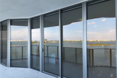 Condominio en venta en Miami, Florida, 2 dormitorios, 145.95 m2 № 1859228 - foto 27