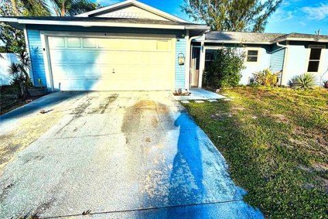 Villa ou maison à Cape Coral, Floride 3 chambres, 103.96 m2 № 2112518