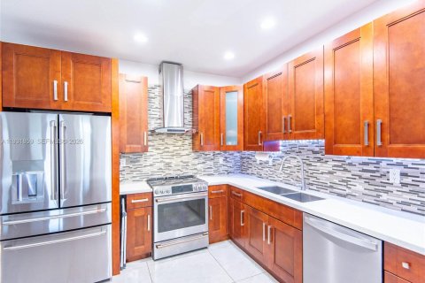 Villa ou maison à vendre à Cutler Bay, Floride: 5 chambres, 198.16 m2 № 1999337 - photo 8