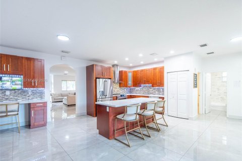 Villa ou maison à vendre à Cutler Bay, Floride: 5 chambres, 198.16 m2 № 1999337 - photo 12