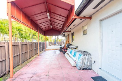 Villa ou maison à vendre à Cutler Bay, Floride: 5 chambres, 198.16 m2 № 1999337 - photo 9