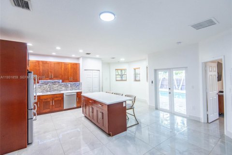 Villa ou maison à vendre à Cutler Bay, Floride: 5 chambres, 198.16 m2 № 1999337 - photo 13