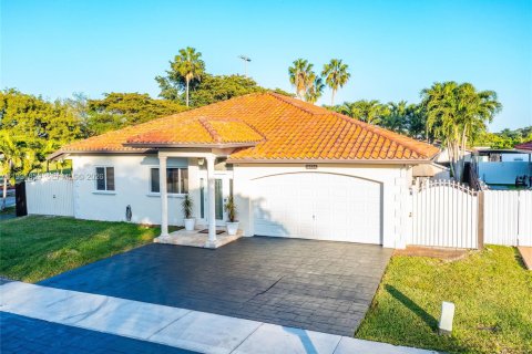 Villa ou maison à vendre à Cutler Bay, Floride: 5 chambres, 198.16 m2 № 1999337 - photo 5