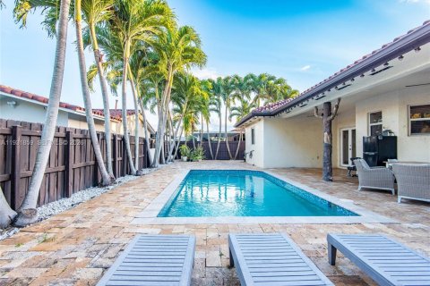 Villa ou maison à vendre à Cutler Bay, Floride: 5 chambres, 198.16 m2 № 1999337 - photo 2