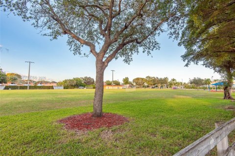 Villa ou maison à vendre à Cutler Bay, Floride: 5 chambres, 198.16 m2 № 1999337 - photo 30