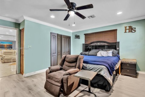 House in Miami Gardens, Florida 3 bedrooms, 134.71 sq.m. № 2076017 - photo 13