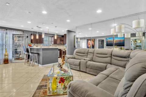 House in Miami Gardens, Florida 3 bedrooms, 134.71 sq.m. № 2076017 - photo 6
