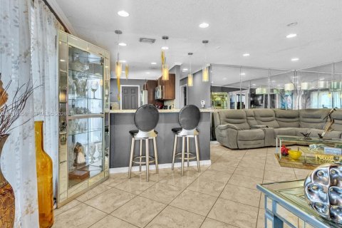 House in Miami Gardens, Florida 3 bedrooms, 134.71 sq.m. № 2076017 - photo 4
