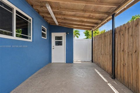 House in Miami Gardens, Florida 3 bedrooms, 134.71 sq.m. № 2076017 - photo 21