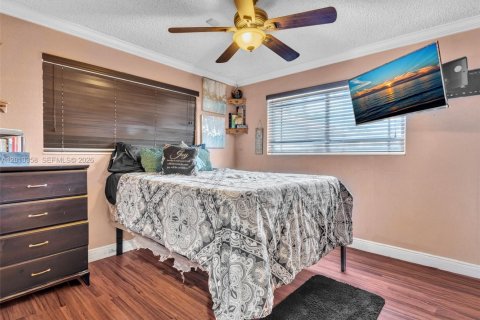 House in Miami Gardens, Florida 3 bedrooms, 134.71 sq.m. № 2076017 - photo 15