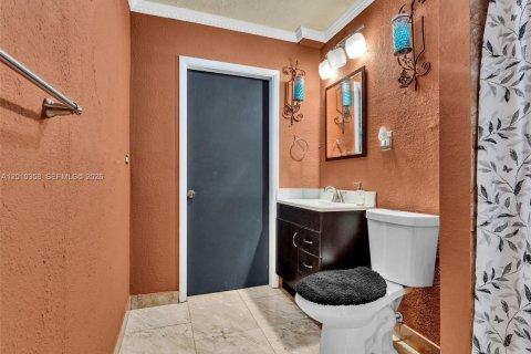 House in Miami Gardens, Florida 3 bedrooms, 134.71 sq.m. № 2076017 - photo 11