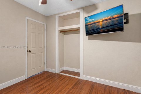 House in Miami Gardens, Florida 3 bedrooms, 134.71 sq.m. № 2076017 - photo 18