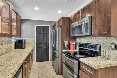 House in Miami Gardens, Florida 3 bedrooms, 134.71 sq.m. № 2076017 - photo 10