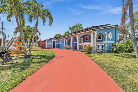 House in Miami Gardens, Florida 3 bedrooms, 134.71 sq.m. № 2076017