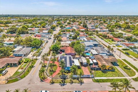 House in Miami Gardens, Florida 3 bedrooms, 134.71 sq.m. № 2076017 - photo 29