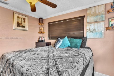 House in Miami Gardens, Florida 3 bedrooms, 134.71 sq.m. № 2076017 - photo 16