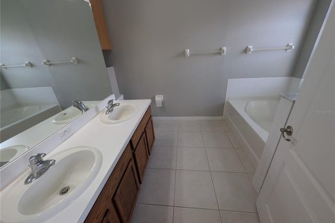 House in Wesley Chapel, Florida 3 bedrooms, 148.46 sq.m. № 2219436 - photo 15