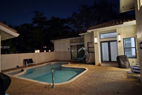 House in Coral Springs, Florida 4 bedrooms, 243.59 sq.m. № 1971997 - photo 4